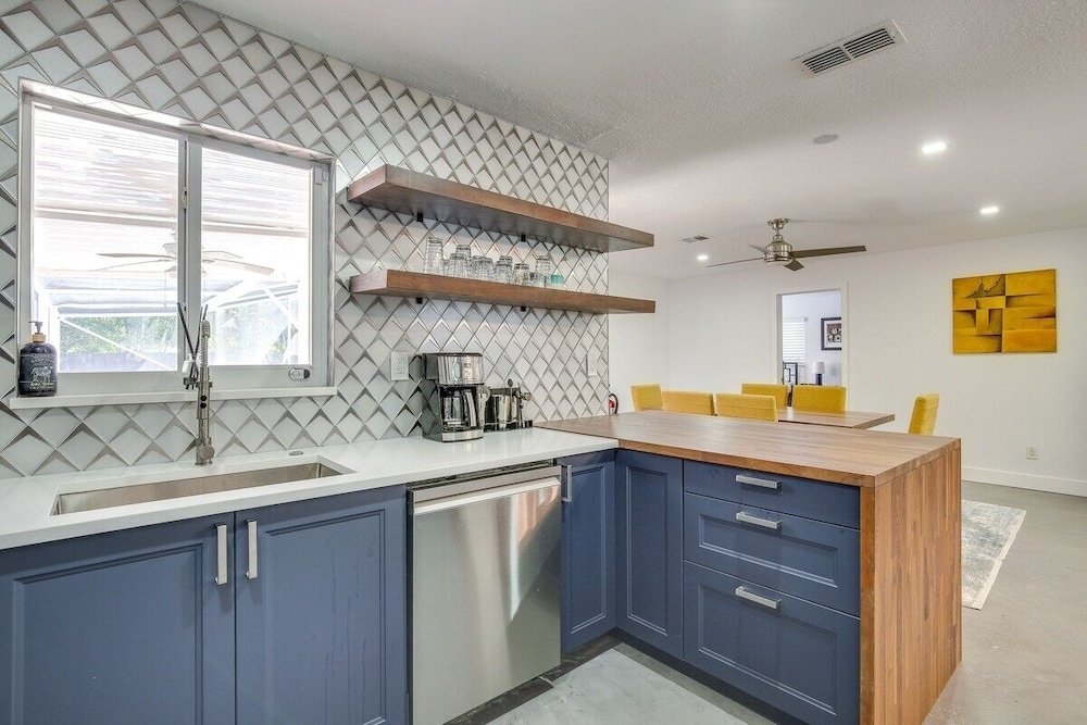 Oakland Park Oasis Heated Pool & Private Patio