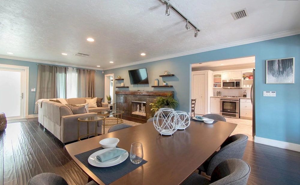 Sunlit Escape 3BR 2BA w Private Pool Backyard