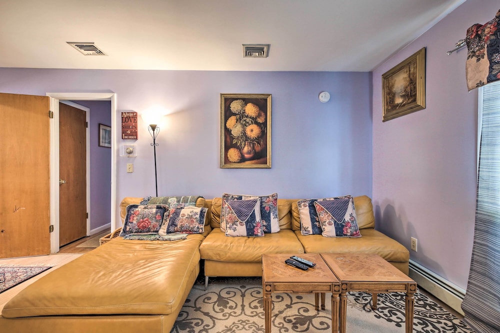 Hopewell Junction Apartment w/ Community Pool - Property Image 18