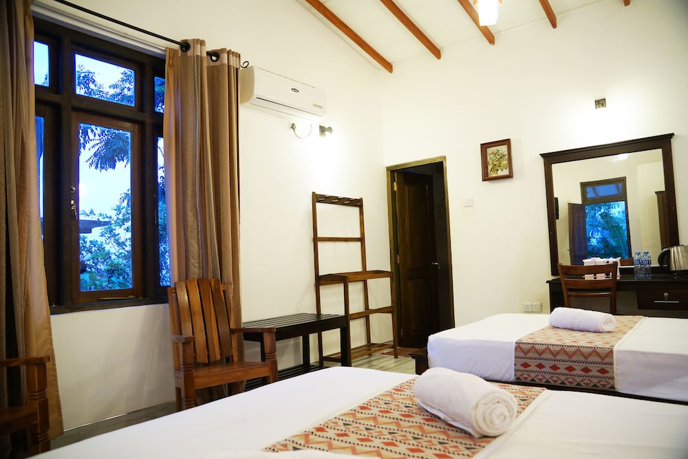 Moon Hills Hotel
