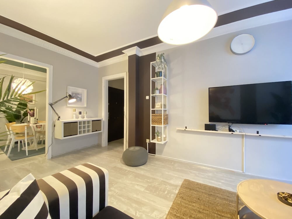 Charming Flat Near Osmanbey Metro Station