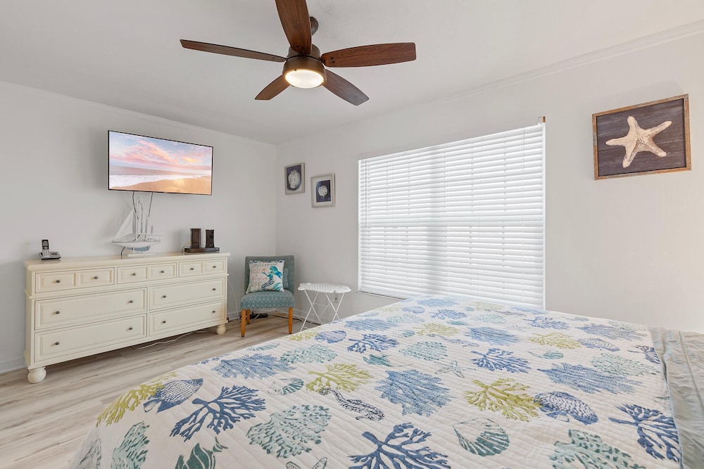 Colony Beach Club 235