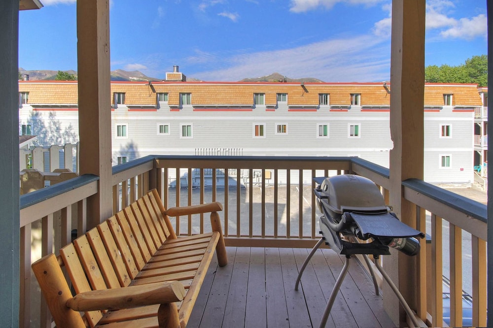 Mountain Ridge  2 Bedroom Townhouse by RedAwning