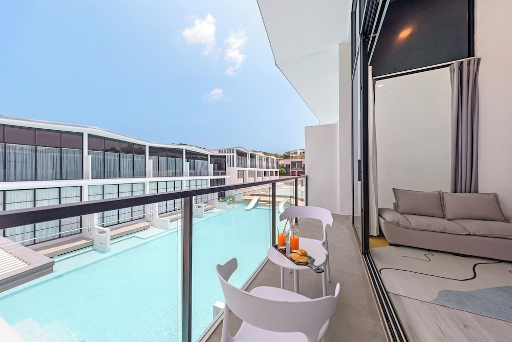 Unique Townhouse Pool Slide Access