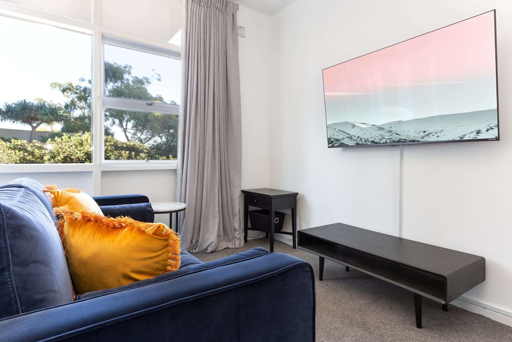 Comfy Balcony Studio Near Parks,