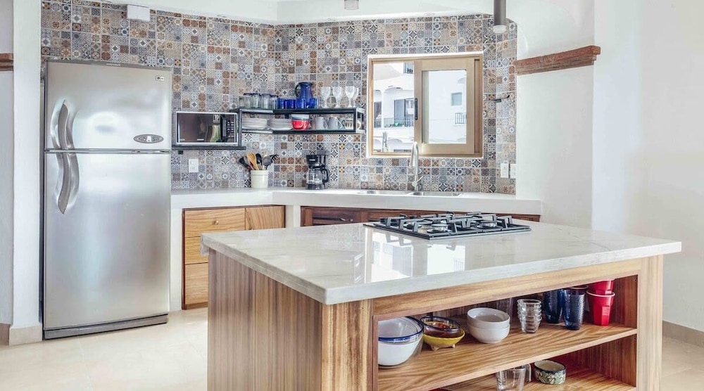Ocean View 2Br Condo-balcony-beach-pool - 214