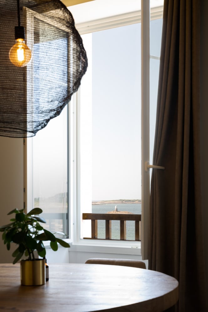Luxury Apartment With Magnificent sea View