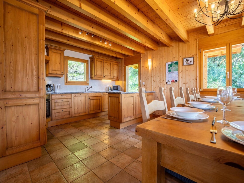 Spacious Chalet With Patio Facing Mountains