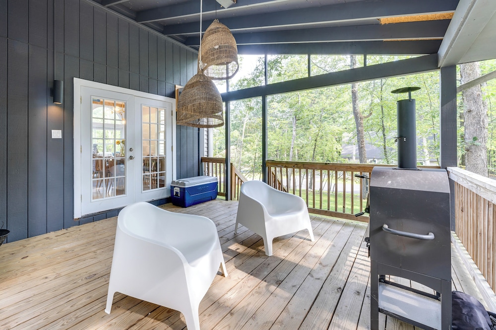 Private Yard, Playset: Family Home in Penn Estates