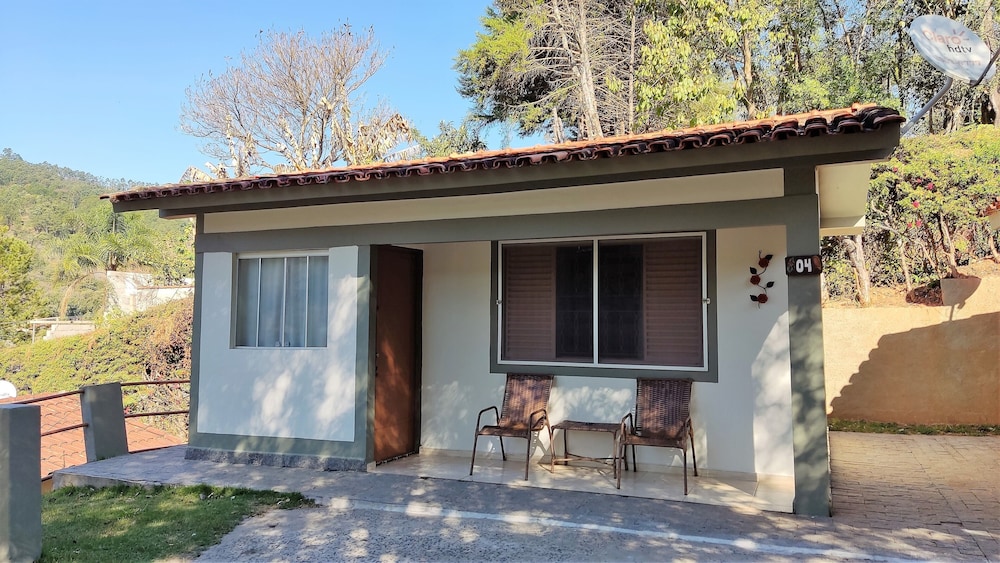 Hotel Chalés Vila da Serra - Image 1