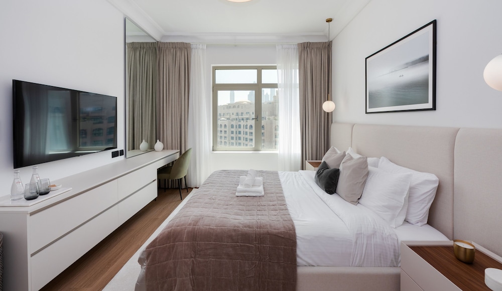 Sleek 2BR Apt at the Palm w Beach Access