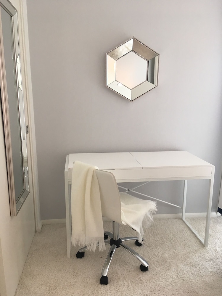 1BR Sub-Penthouse - Panoramic Views