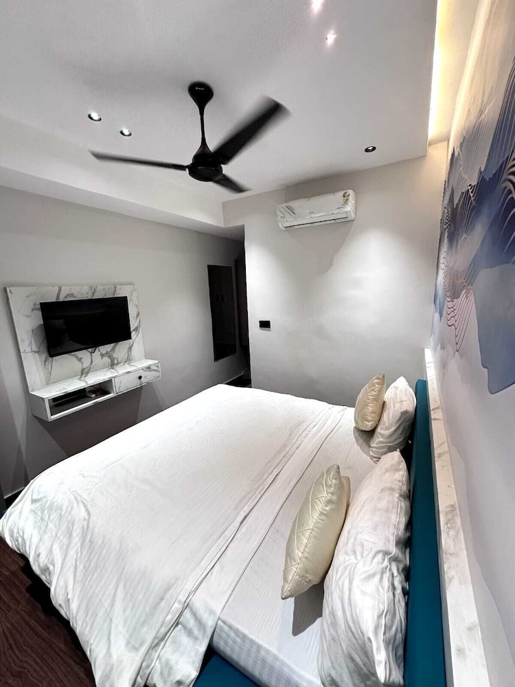V Love Hotel