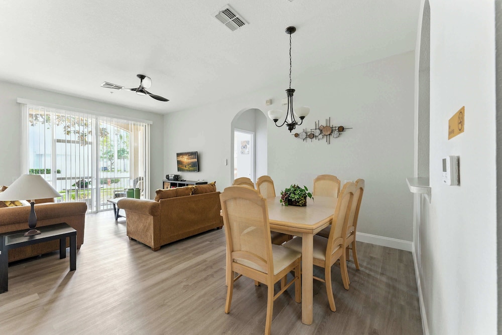 Resort Condo 3BR - Pool Balcony Near Disney