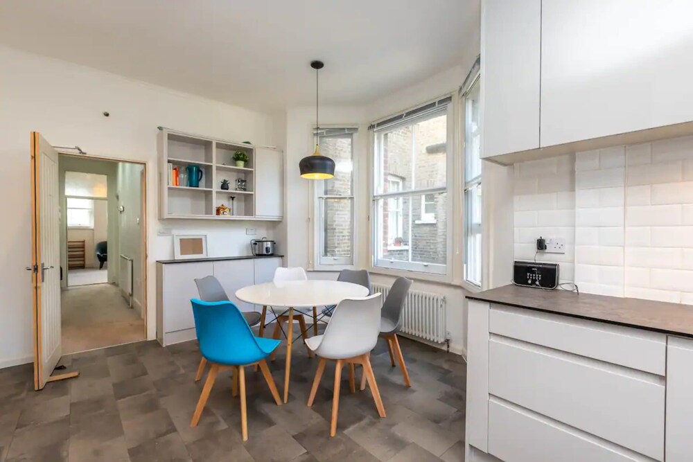 Spacious 5 Bedroom Home in Camden