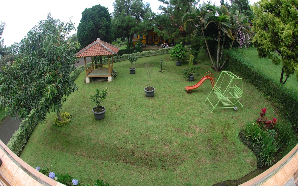 Villa ChavaMinerva Istana Bunga-Lembang