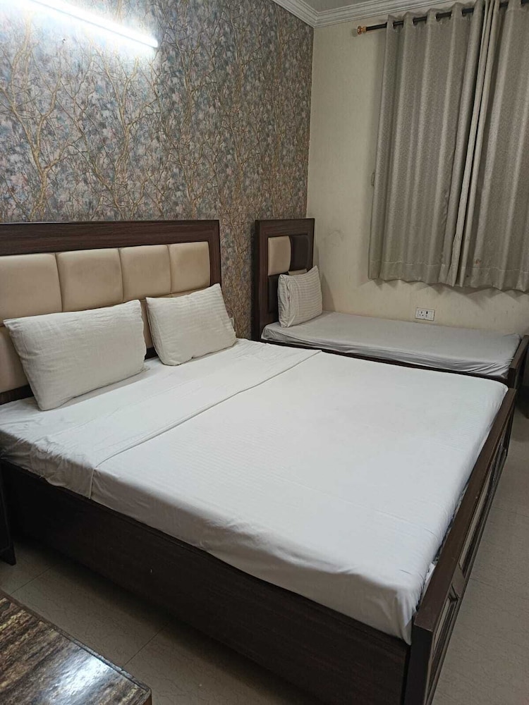 Airport hotel Mayank plaza