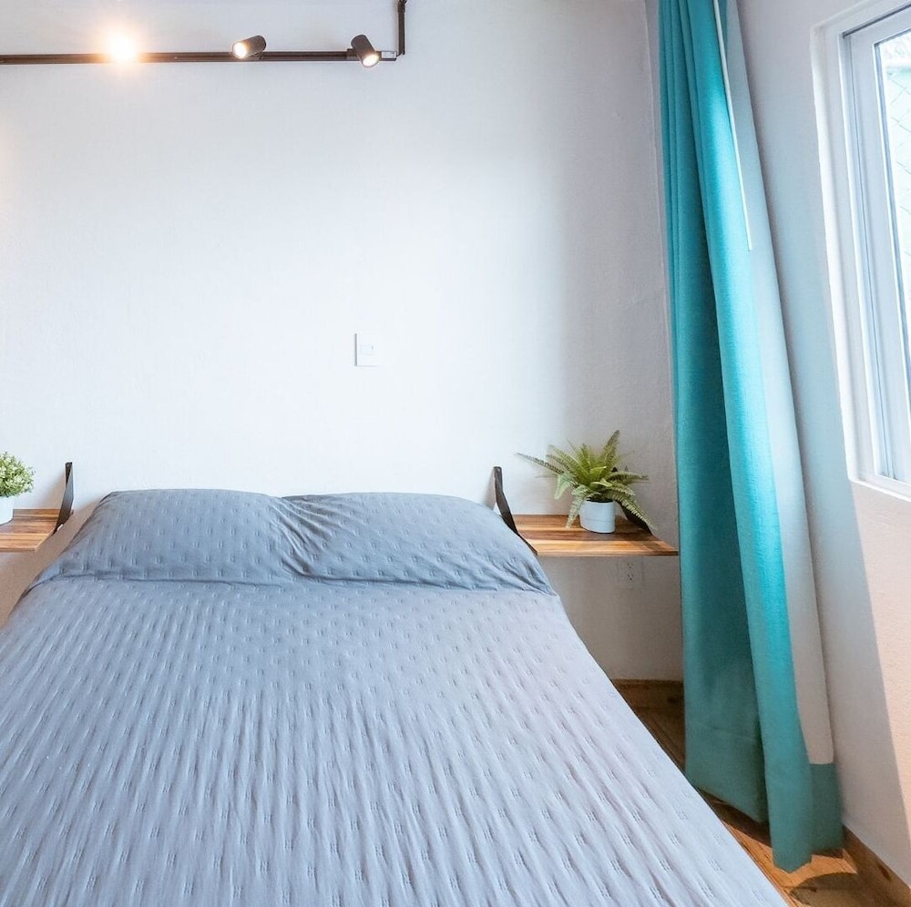 New Comfortable Retreat. Pool & BBQ