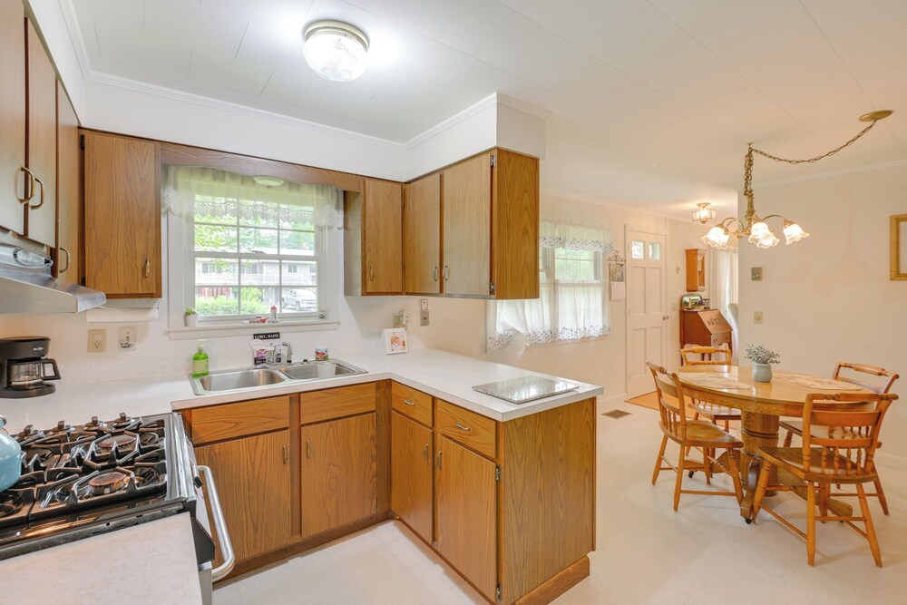 1 Mi to Main St: Charming Elsworth Home w/ Yard!
