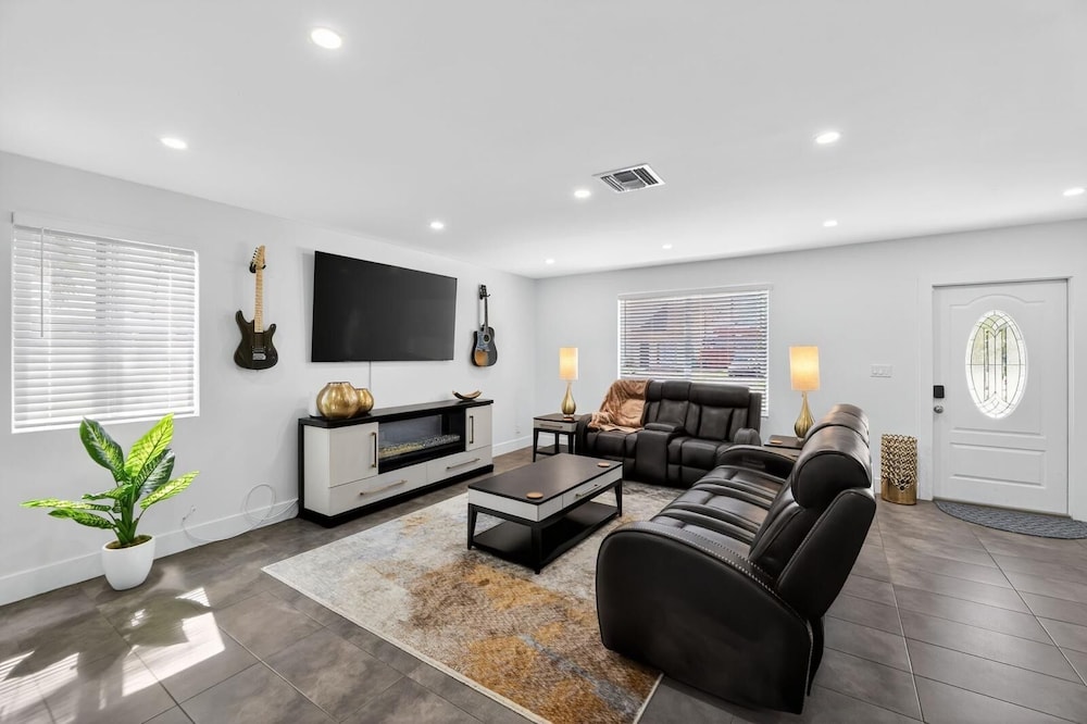 Guitar House Poker Lounge Hard Rock