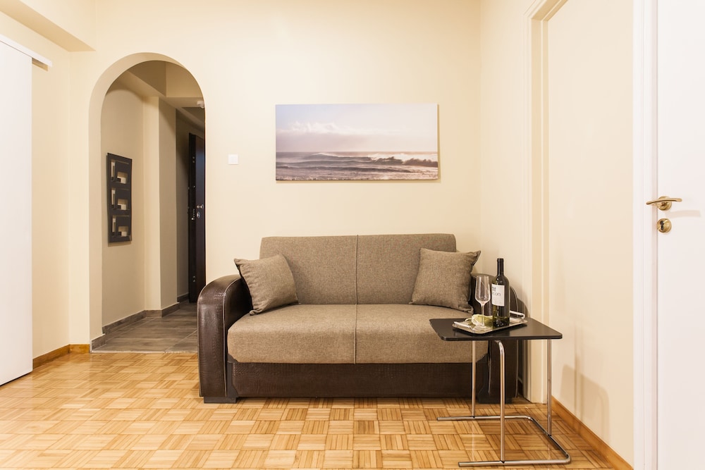 Big Central Metro Station Apartment 2
