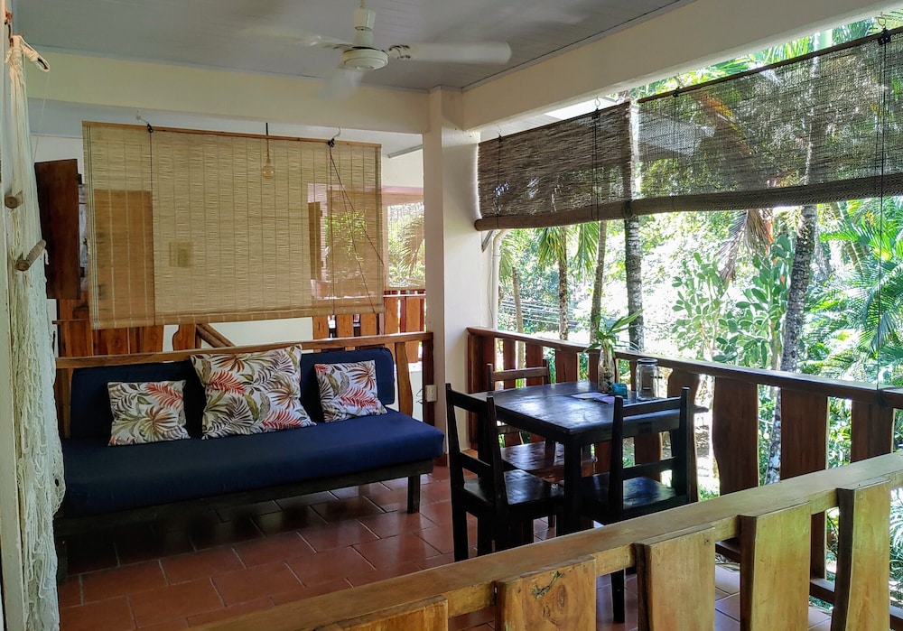 Colibri Surf House & Flats