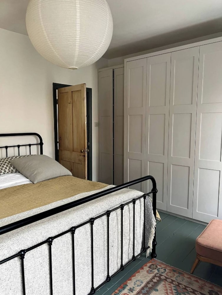 Lovely 3BD Victorian Townhouse W/garden - Brixton!