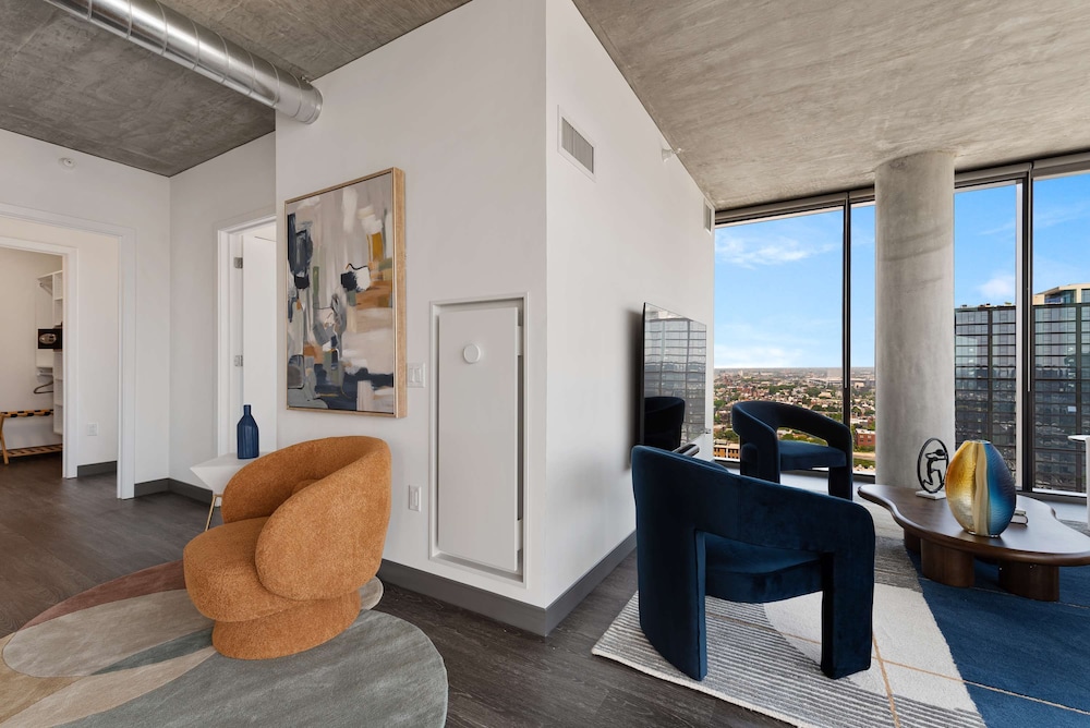 Cloud9 4apt in Building Fultonmkt The Cubist