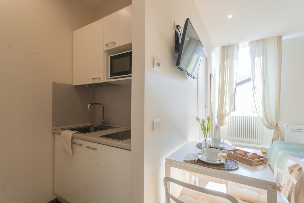 MT Studio by Rent All Como by Rent all Como