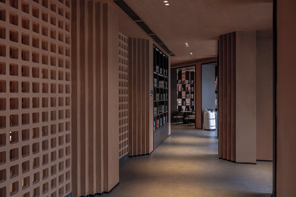 CNHOL RADIENT HOTEL