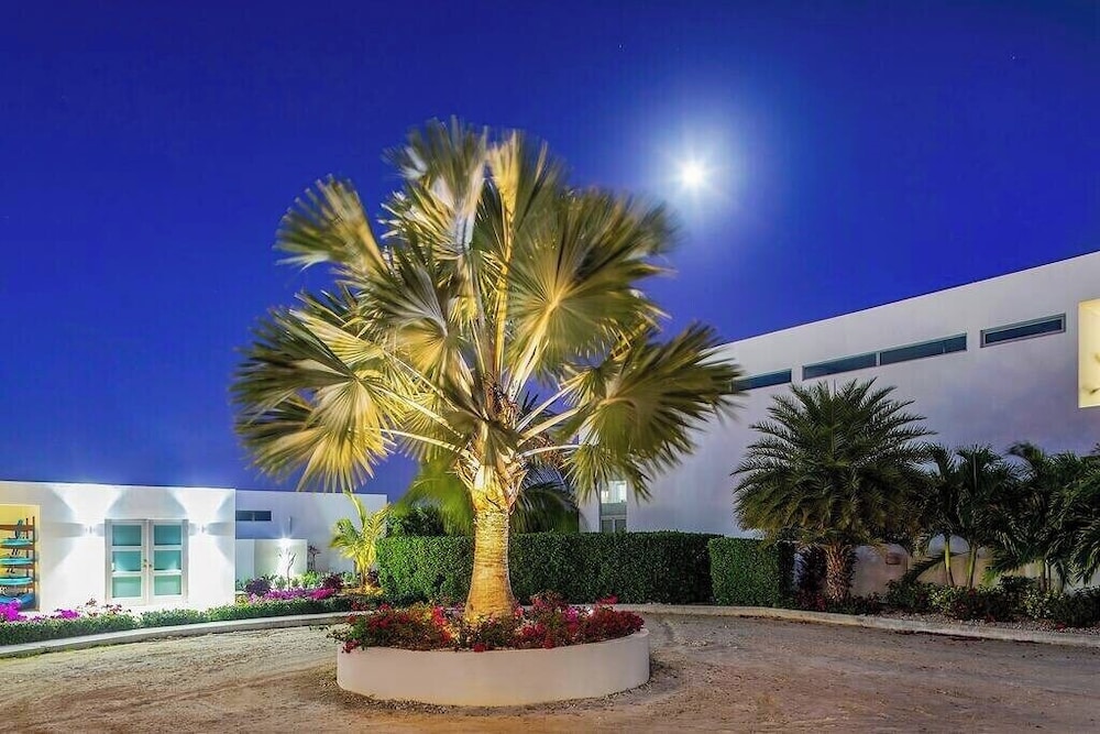 2bdr Beachside Vacation Villa, Hotel Amenities v6