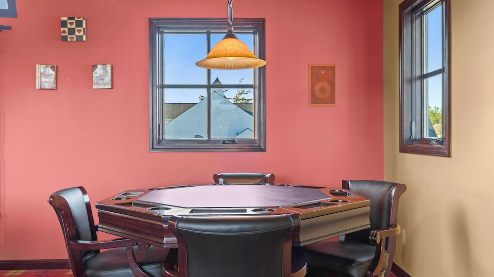 Seacliff Haven Waterfront Luxury, Stunning Views, Hot Tub & Game Room