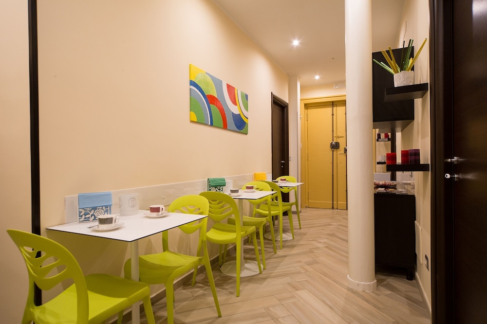 Mikale Rooms