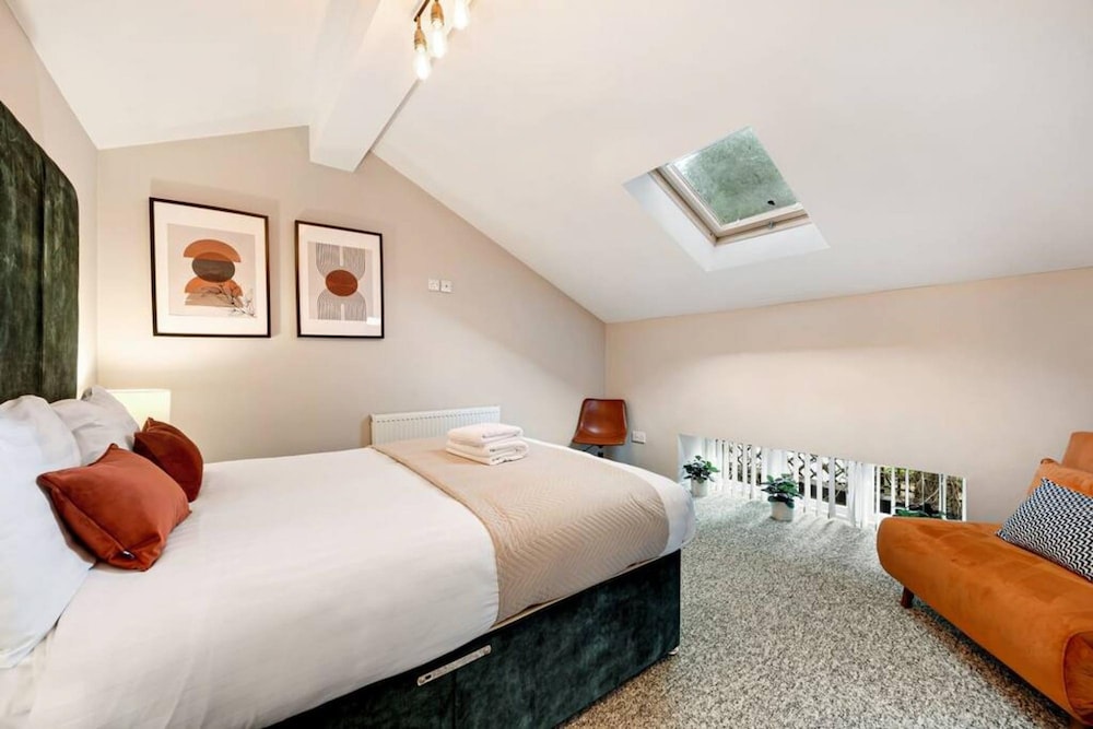 Host Apartments The Georgian Coach House 2