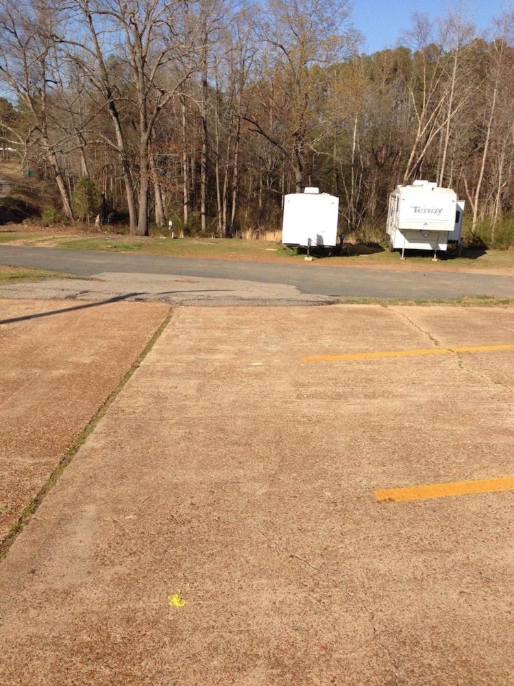 Sportsman Inn and Suites