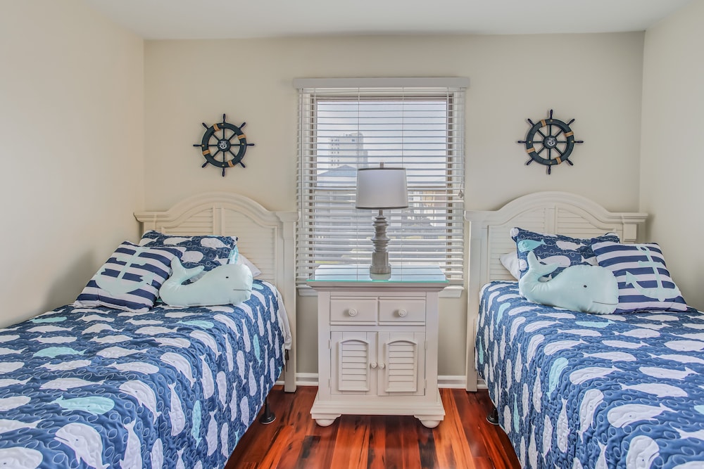 Ocean Isle Beach Retreat w/ Balcony & Pool Access! view 5