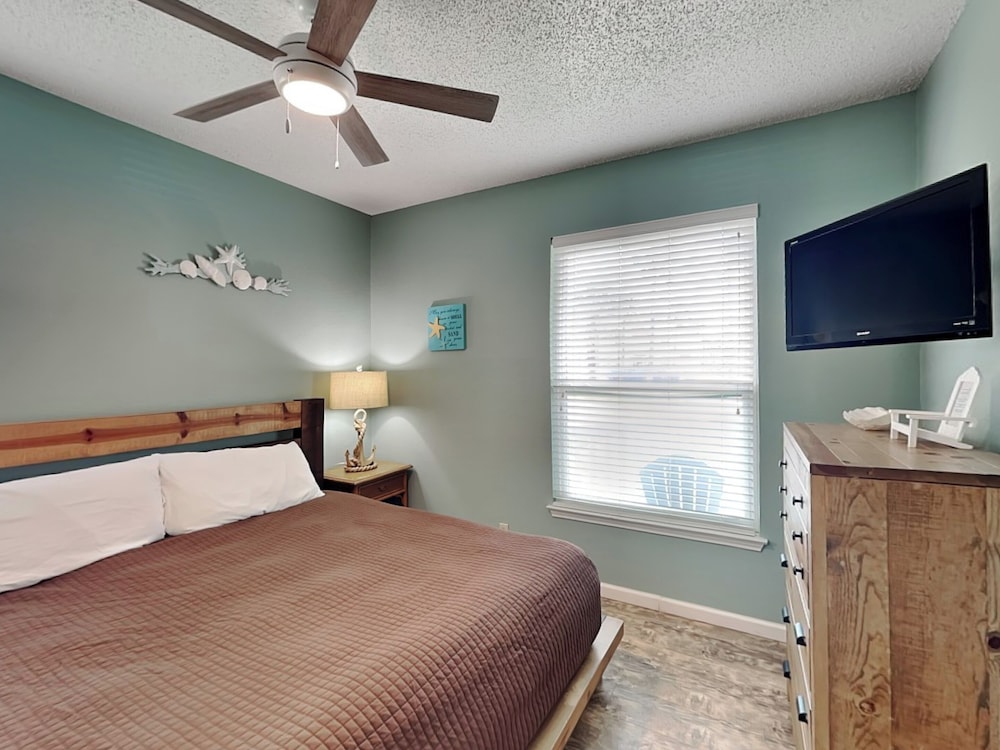 The Lazy Turtle by Silver Sands Vacation Rentals