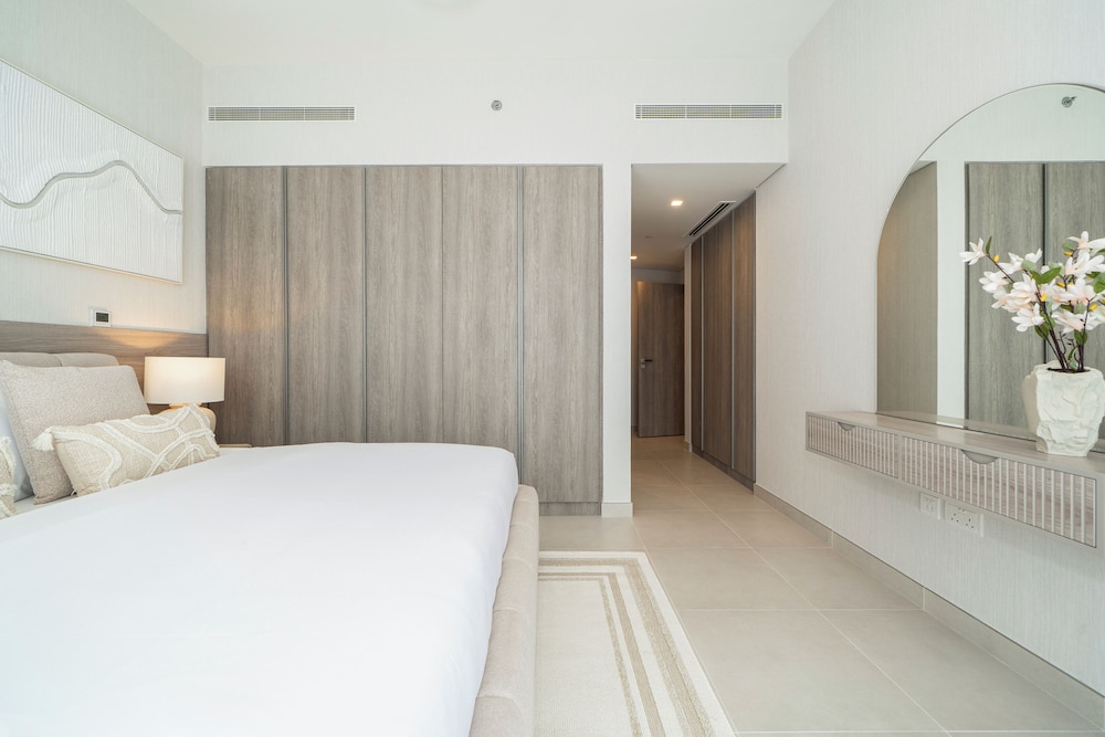 Experience 2BR Luxury Living  LIV Marina
