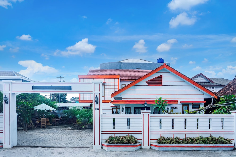 Hotel O Bandar Lampung Near Gor Saburai Formerly Omah Anakku