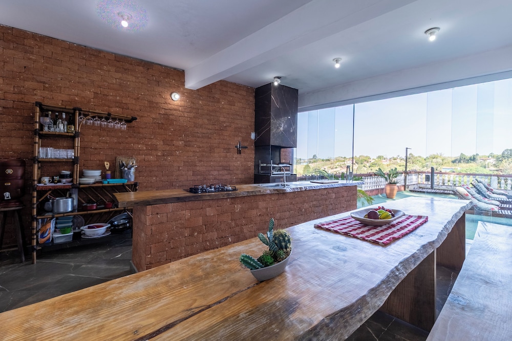 Sítio com 5 suítes e piscina