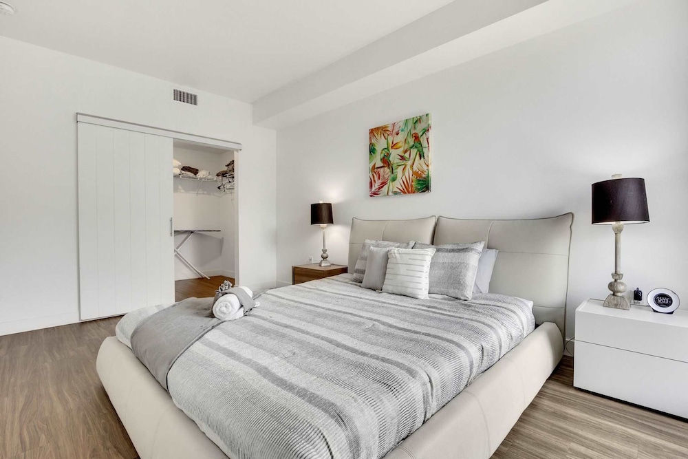 Stylish 1BR Family Apartment by Dtla