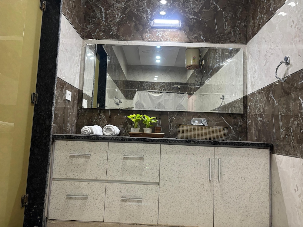 GoBravo 11 6BHK Farm with Pool Sohna Road Gurgaon