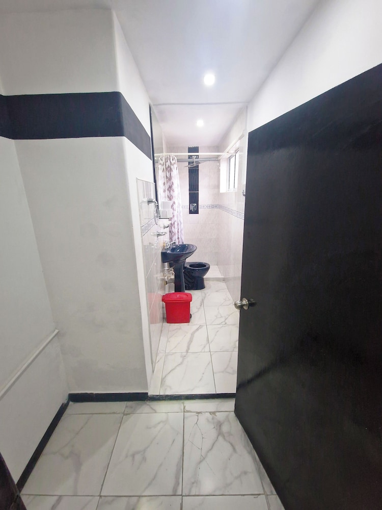 $ PROMO $ 11 Bedrooms with bathrooms Aprtmnt + 2 Jacuzzis and a rooftop pool. @Poblado