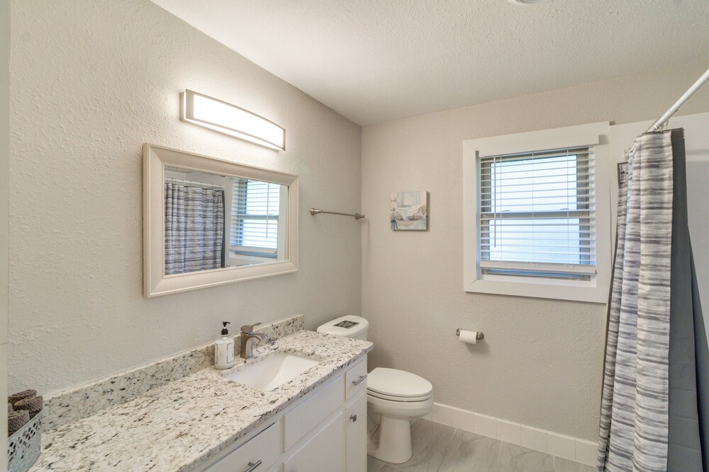Home w/ Patio & Games Near Dtwn Pensacola!