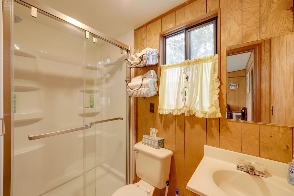 Orlando Vacations - Waterfront Lake Cabin: Close to Boating  Fishing! - Property Image 1