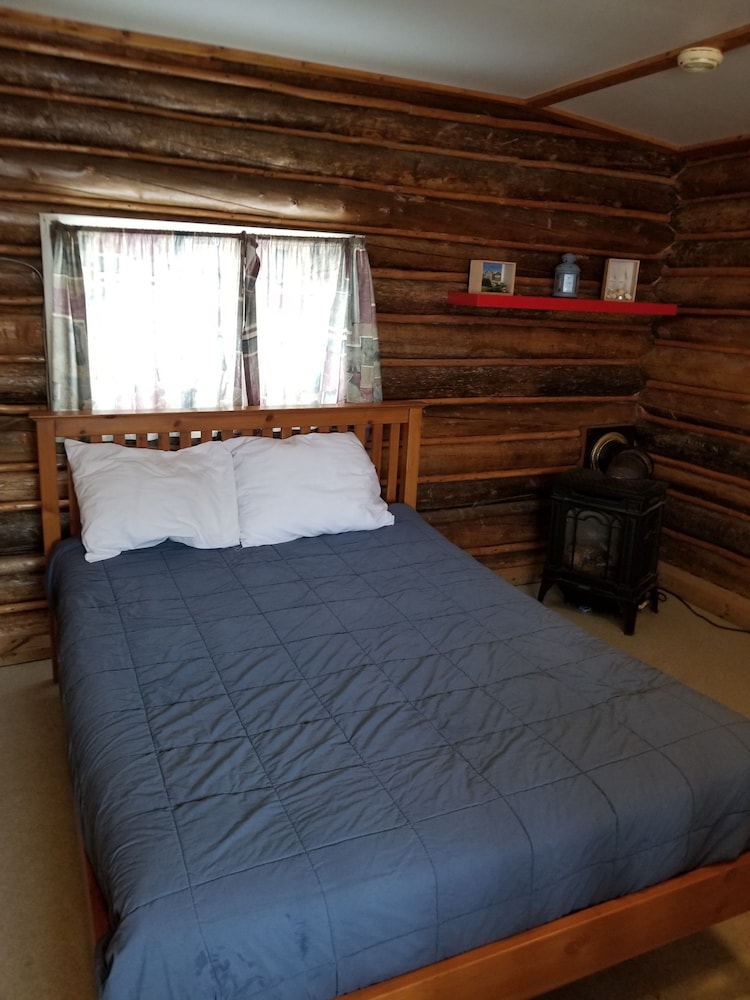 Christina Lake Lodge