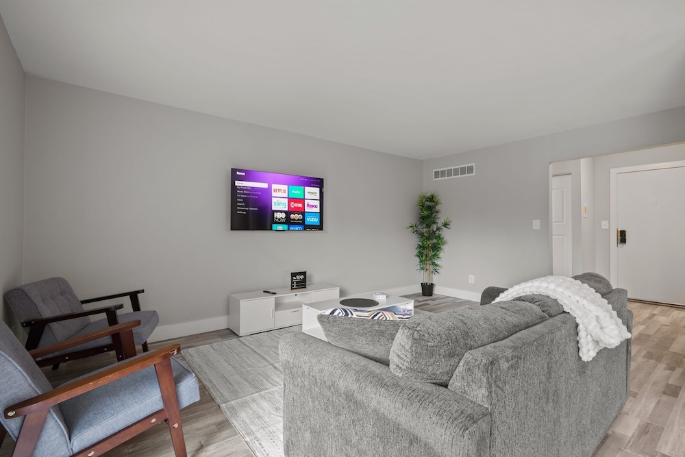 2BR Stay Close to Downtown