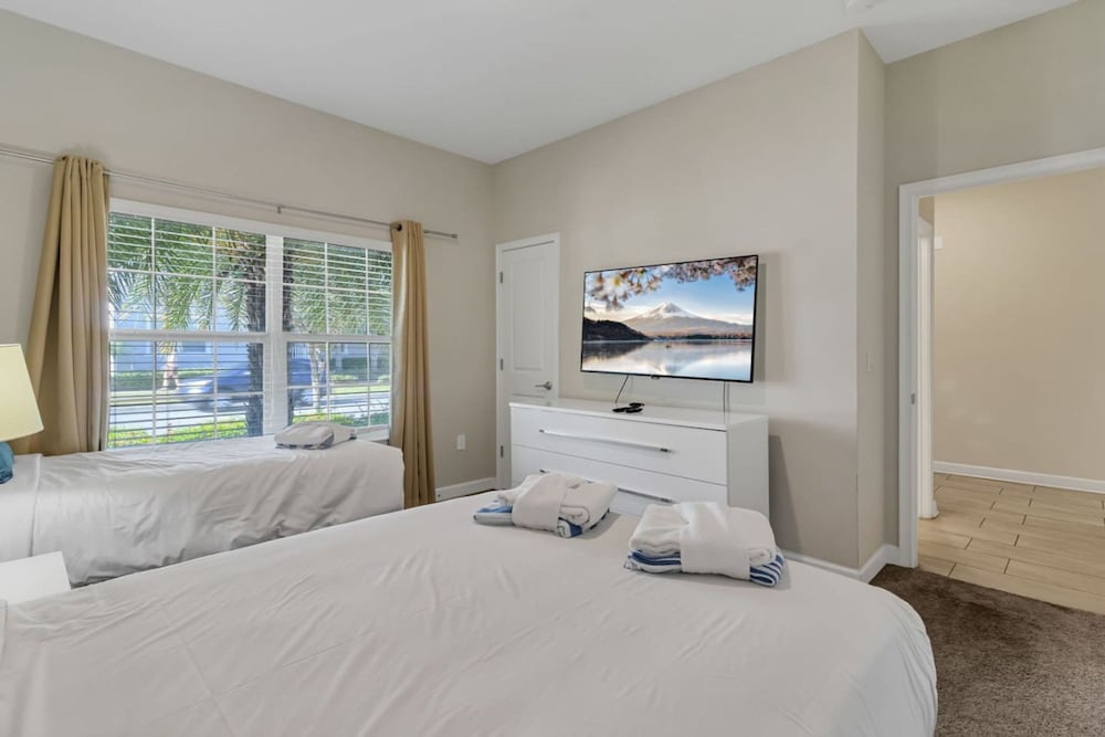 Amazing 4bdr w Pool Near Disney - 4914