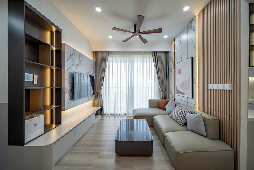 Apartment Landmark 81 by Urban Home