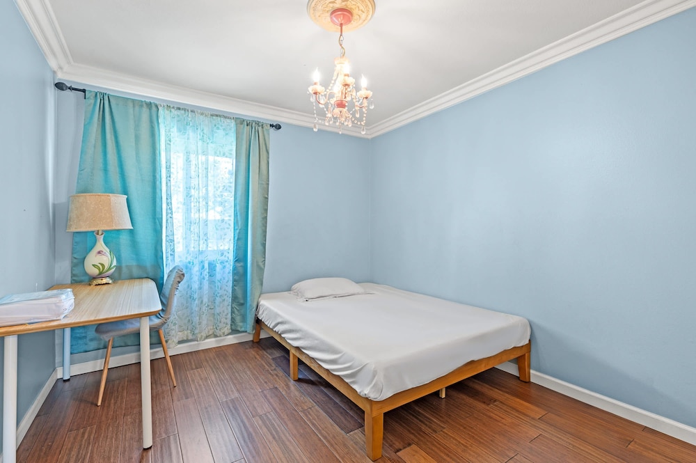 Spacious 4BR Family Retreat w Private Pool